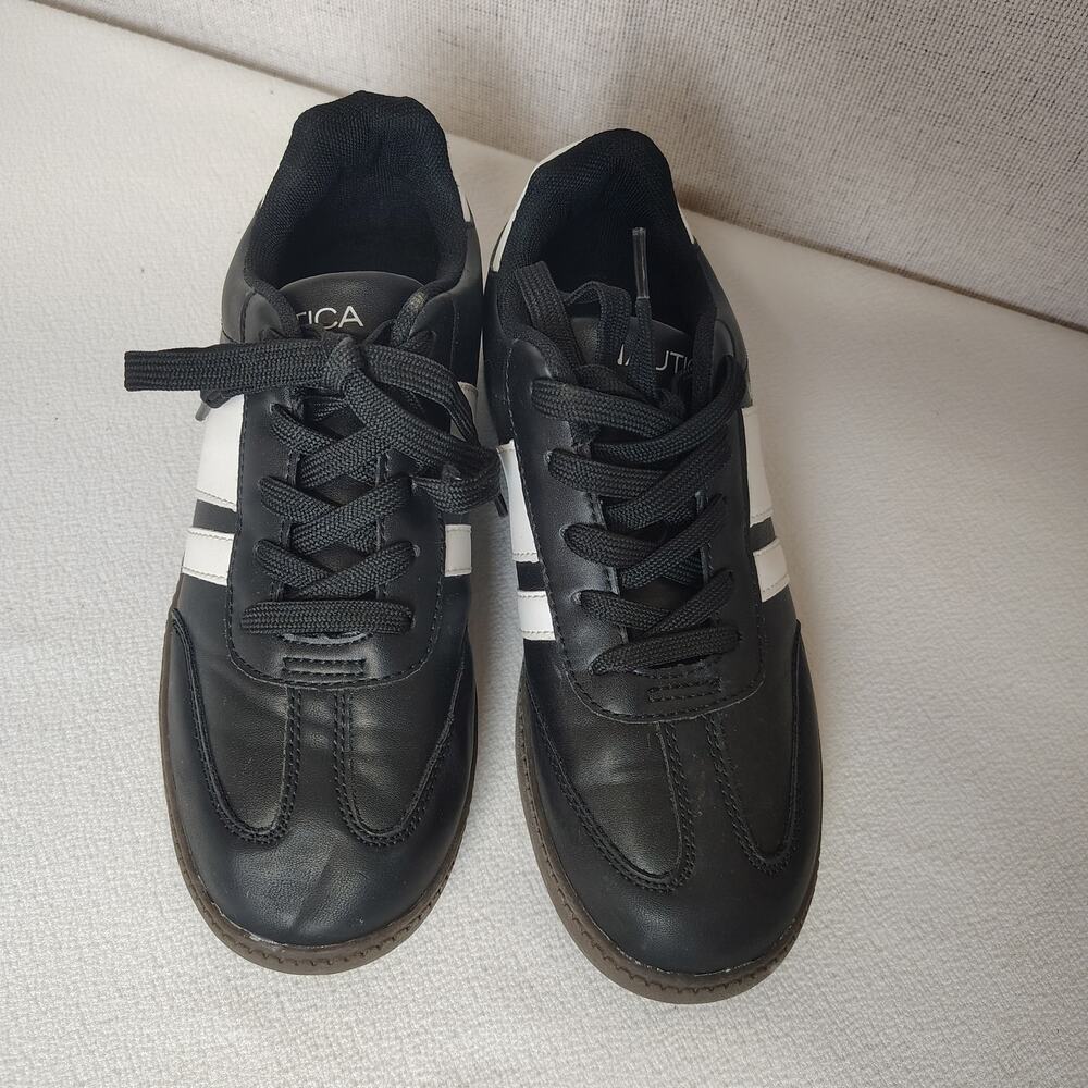 Nautica Scott Kids Size 4 Black White Gum Sole Sneakers Retro Preppy